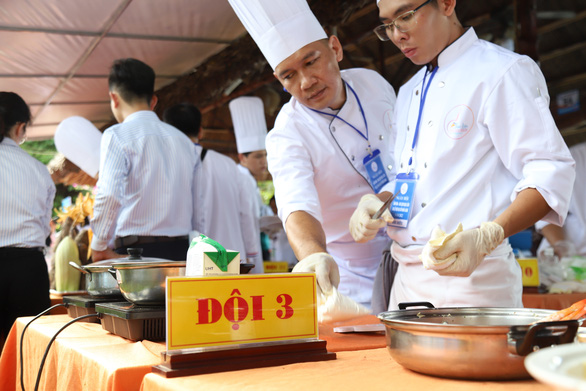 Kỷ lục Việt Nam: 122 món ăn từ tôm và muối Bạc Liêu - Ảnh 2.