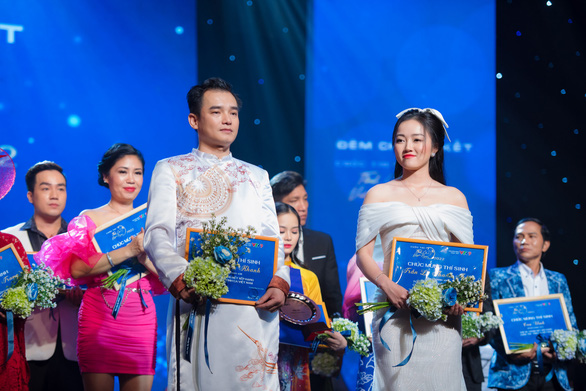Lâm Hùng chơi lớn, mời luôn 2 thí sinh Tình ca Việt Nam làm ca sĩ độc quyền - Ảnh 1.