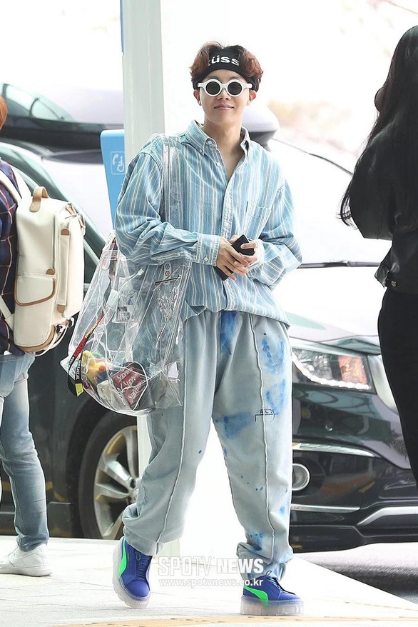 J Hope (BTS) khoe phong cách thời trang tức cười với chiếc quần hai tầng - Ảnh 10. J Hope (BTS) khoe phong cách thời trang tức cười với chiếc quần hai tầng - Ảnh 10.