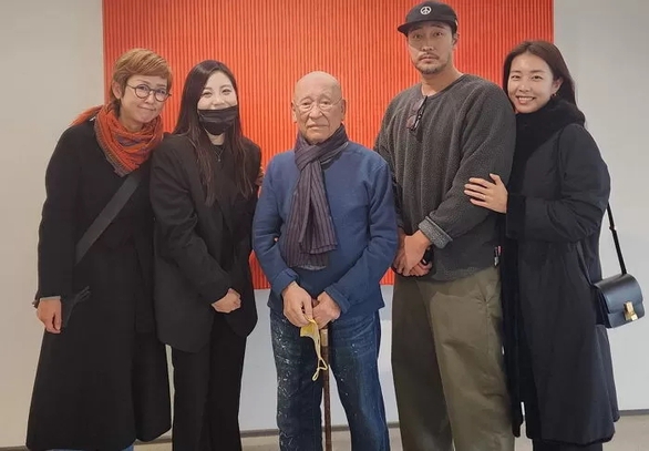 Diện mạo khó ngờ của So Ji Sub khi lần đầu xuất hiện cùng vợ sau kết hôn - Ảnh 1. Diện mạo khó ngờ của So Ji Sub khi lần đầu xuất hiện cùng vợ sau kết hôn - Ảnh 1.