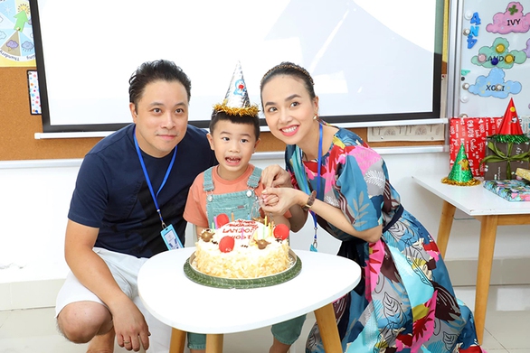 Ảnh vui sao Việt 3-11: Hoa hậu HHen Niê tươi rói bên MC Quyền Linh - Ảnh 7. Ảnh vui sao Việt 3-11: Hoa hậu HHen Niê tươi rói bên MC Quyền Linh - Ảnh 7.