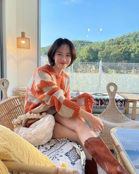Chất chơi như ‘mợ ngố Song Ji Hyo: Bỏ nhà đi bụi vì mẹ bắt đi xem mắt - Ảnh 1. Chất chơi như ‘mợ ngố Song Ji Hyo: Bỏ nhà đi bụi vì mẹ bắt đi xem mắt - Ảnh 1.