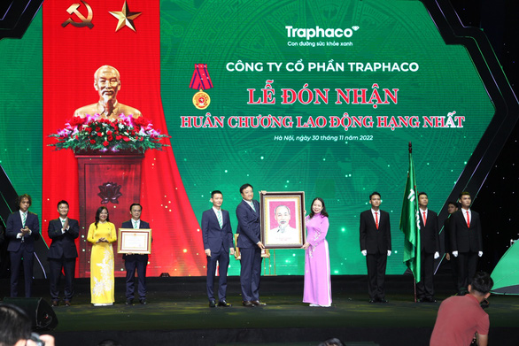 Công ty Traphaco kỷ niệm 50 năm thành lập, nhận Huân chương Lao động hạng nhất - Ảnh 1.