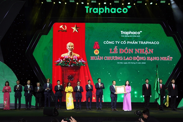 Công ty Traphaco kỷ niệm 50 năm thành lập, nhận Huân chương Lao động hạng nhất - Ảnh 1.