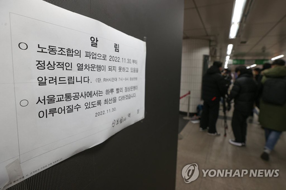 Tàu điện ngầm ở Seoul rối loạn vì đình công quá lớn - Ảnh 4.