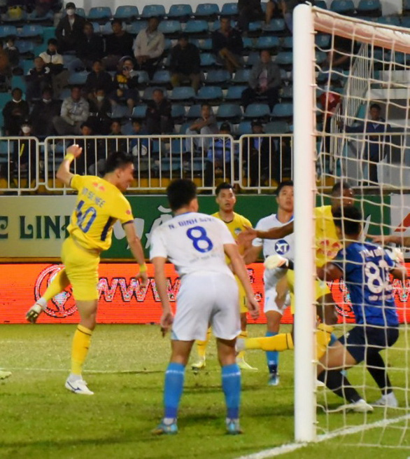 Hoàng Anh Gia Lai đã thắng sau 10 trận chỉ hòa và thua - Ảnh 1.