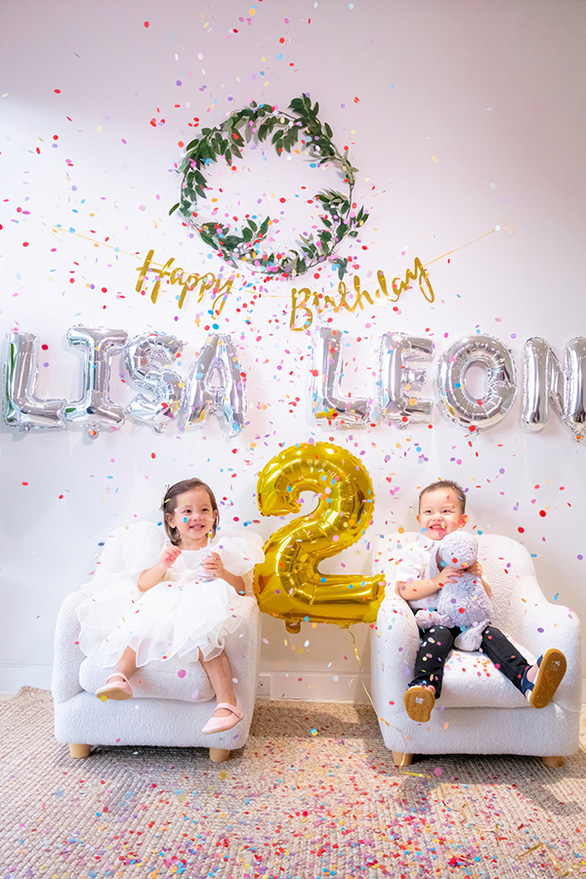 Lisa - Leon nhà Hồ Ngọc Hà cười tít mắt trong tiệc sinh nhật 2 tuổi - Ảnh 1.