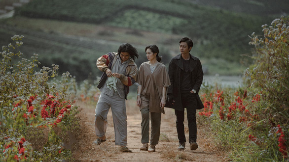 Em gái Trấn Thành đóng chính phim chiếu Tết 2023; Huỳnh Lập than vãn khi phim lậu tràn lan - Ảnh 6.