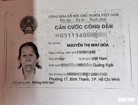 CCCD mã vạch bị thu, chờ CCCD gắn chip quá lâu, cụ bà 73 tuổi mắc kẹt khi khám bệnh - Ảnh 2.