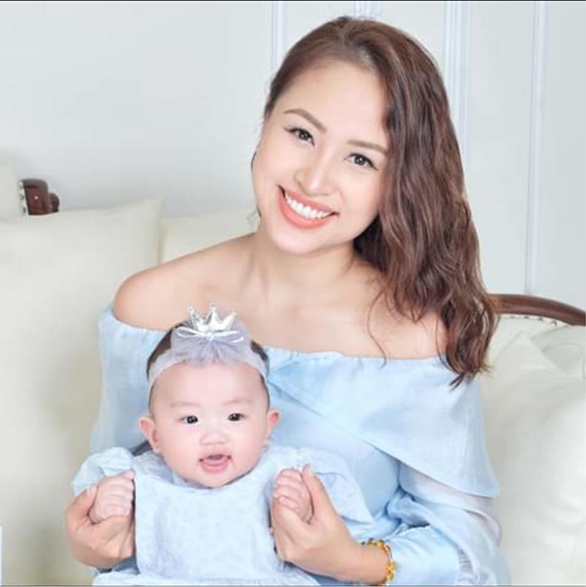Ảnh vui sao Việt 5-11: Con gái Đông Nhi khoái chí xuất ngoại cùng bố mẹ - Ảnh 11. Ảnh vui sao Việt 5-11: Con gái Đông Nhi khoái chí xuất ngoại cùng bố mẹ - Ảnh 11.