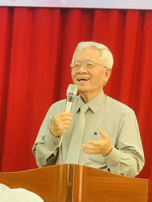 Giáo sư Huỳnh Như Phương: Dạy văn ở phổ thông chủ yếu là dạy người - Ảnh 2.