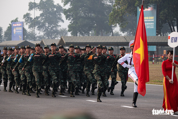Phó tư lệnh Lục quân các nước ASEAN trổ tài bắn súng