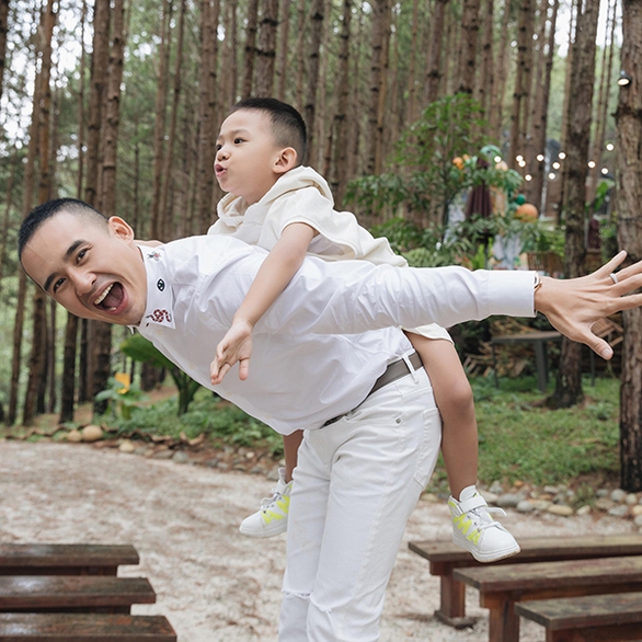 Ảnh vui sao Việt 7-11: Elly Trần ‘tấu hài’ cùng hai con - Ảnh 8. Ảnh vui sao Việt 7-11: Elly Trần ‘tấu hài’ cùng hai con - Ảnh 8.