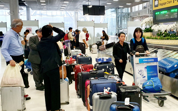 Vé máy bay Tết tăng giá mạnh, hành khách bày chiêu bay vòng Thái Lan về Hà Nội rẻ hơn - Ảnh 1.