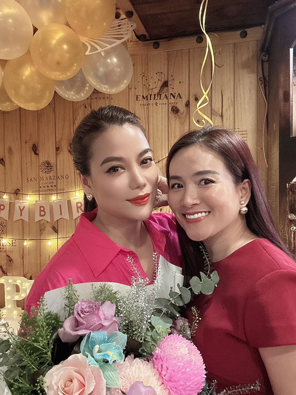 Ảnh vui sao Việt 8-11: Ngọc Trinh nhí nhảnh vui nhộn - Ảnh 2. Ảnh vui sao Việt 8-11: Ngọc Trinh nhí nhảnh vui nhộn - Ảnh 2.