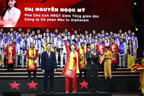 Tôn vinh 86 doanh nhân trẻ Việt Nam tiêu biểu, tạo doanh thu 102.000 tỉ đồng - Ảnh 1.