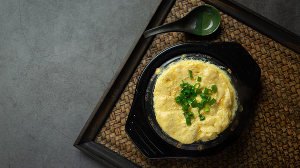 Trứng vịt lộn được xếp vào món khó ăn nhất châu Á - Ảnh 3.