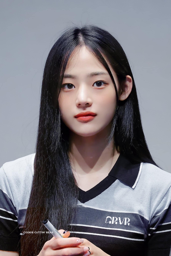 Nữ thần thế hệ mới K-pop bỏ thi đại học để quảng bá - Ảnh 2. Nữ thần thế hệ mới K-pop bỏ thi đại học để quảng bá - Ảnh 2.