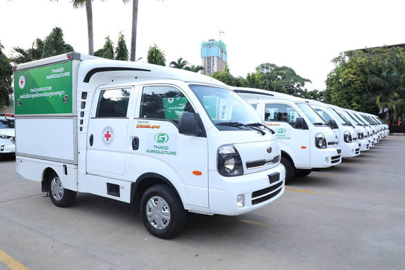 THACO AGRICULTURE tặng 15 xe cho Hội Chữ thập đỏ Campuchia - Ảnh 4.