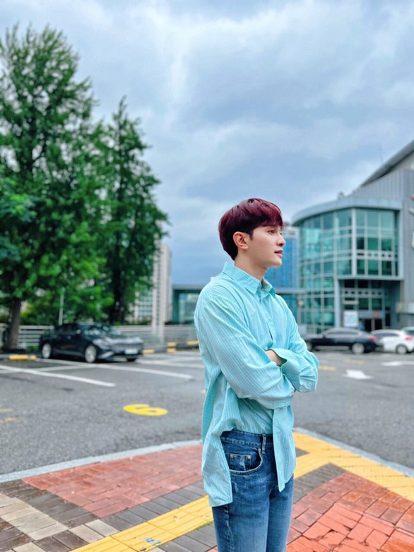 Roy Nguyễn hẹn hò lãng mạn cùng nữ idol K-pop trong MV mới - Ảnh 2. Roy Nguyễn hẹn hò lãng mạn cùng nữ idol K-pop trong MV mới - Ảnh 2.