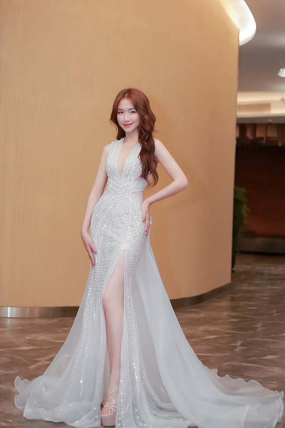Ảnh vui sao Việt 1-12: Vợ cũ tổ chức sinh nhật muộn cho Đan Trường - Ảnh 6. Ảnh vui sao Việt 1-12: Vợ cũ tổ chức sinh nhật muộn cho Đan Trường - Ảnh 6.