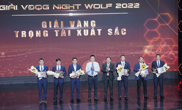 Văn Quyết đoạt danh hiệu Cầu thủ xuất sắc nhất V-League 2022 - Ảnh 3.