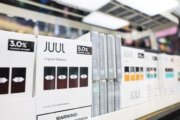 Công ty Juul phải nộp 1,7 tỉ USD sau khi bị kiện tiếp thị thuốc lá điện tử với thanh thiếu niên - Ảnh 1.