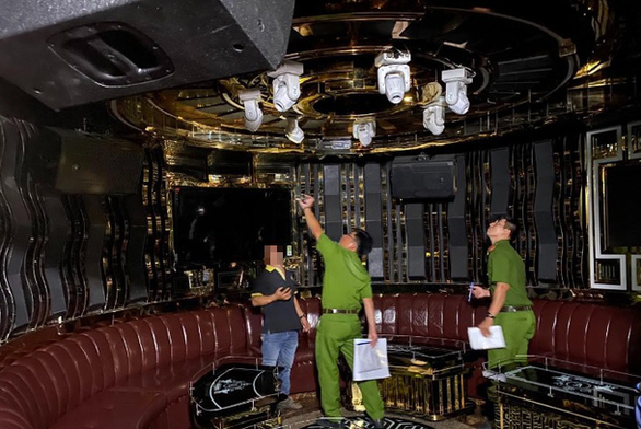 Một quận ở TP.HCM có tới 27 quán karaoke vi phạm phòng cháy chữa cháy - Ảnh 1. Một quận ở TP.HCM có tới 27 quán karaoke vi phạm phòng cháy chữa cháy - Ảnh 1.