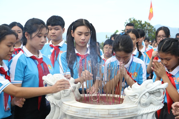 Trải nghiệm và học hỏi cùng Em yêu Tổ quốc Việt Nam - Ảnh 1. Trải nghiệm và học hỏi cùng Em yêu Tổ quốc Việt Nam - Ảnh 1.