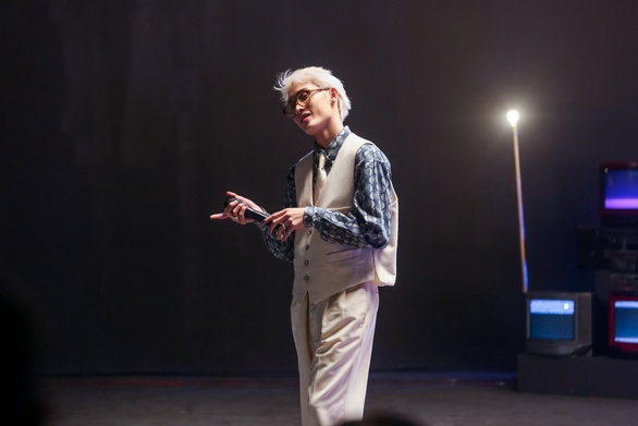 Wren Evans cân luôn giọng nam và nữ cho Vùng trời bình yên phiên bản Làn sóng xanh 25 năm - Ảnh 4. Wren Evans cân luôn giọng nam và nữ cho Vùng trời bình yên phiên bản Làn sóng xanh 25 năm - Ảnh 4.