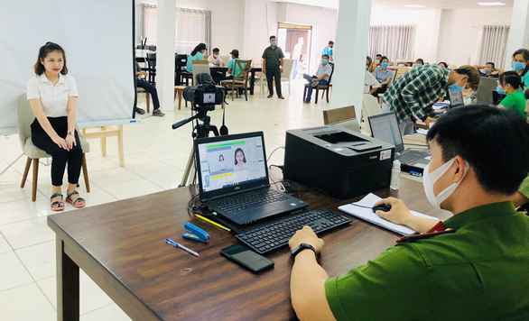 Mua nhà đất bằng giấy tay nên không được làm căn cước công dân, phải làm sao? - Ảnh 1. Mua nhà đất bằng giấy tay nên không được làm căn cước công dân, phải làm sao? - Ảnh 1.