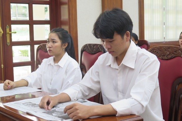Biết mình được nhận học bổng Tiếp sức đến trường, hai anh em đã ôm nhau nhảy cẫng - Ảnh 6.