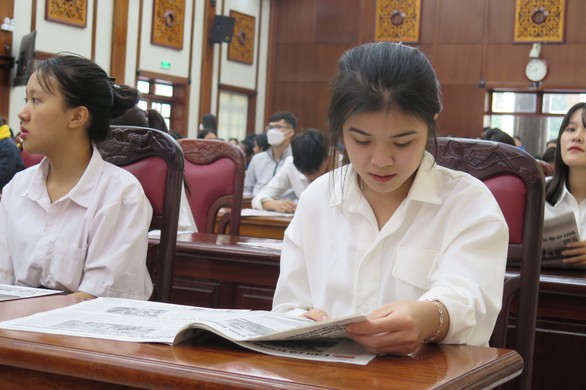 Biết mình được nhận học bổng Tiếp sức đến trường, hai anh em đã ôm nhau nhảy cẫng - Ảnh 5.