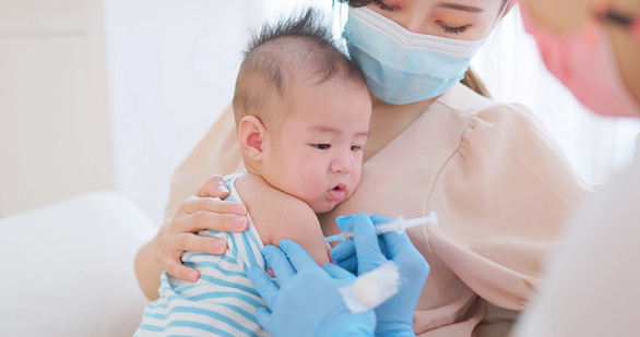 Tỷ lệ tiêm chủng giảm, trẻ dưới 2 tuổi tăng nguy cơ mắc bệnh truyền nhiễm - Ảnh 1.