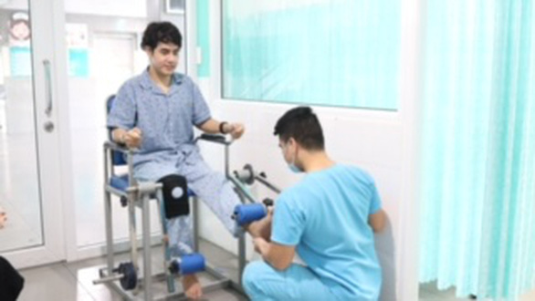 Kỹ thuật nội soi khớp ở Bệnh viện Gia Đình giúp người chấn thương phục hồi - Ảnh 2.