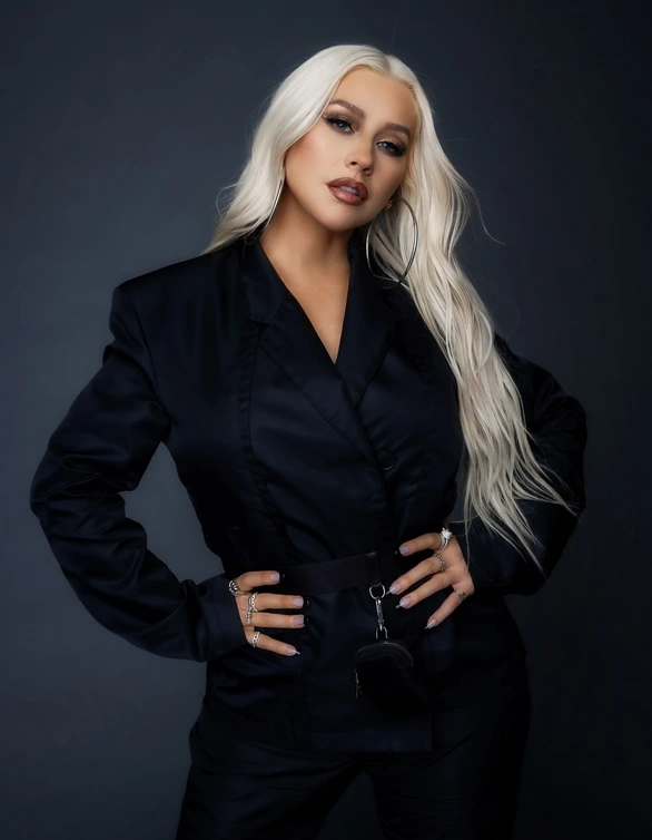 Christina Aguilera biểu diễn tại Hà Nội trong lễ trao giải thưởng VinFuture tối 20-12 - Ảnh 1.