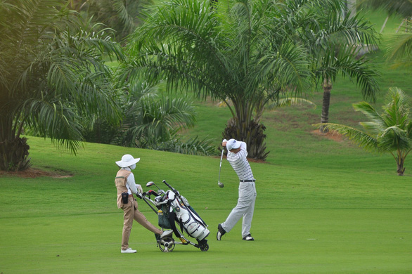 Đừng vào sân golf với lòng giận dữ - Ảnh 1.