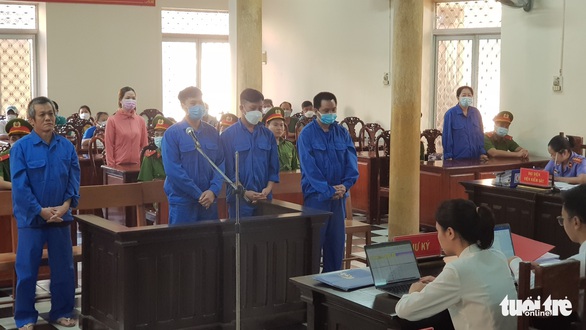 Tạm hoãn xét xử ‘trùm buôn lậu’ Mười Tường vì vắng nhiều người liên quan - Ảnh 2. Tạm hoãn xét xử ‘trùm buôn lậu’ Mười Tường vì vắng nhiều người liên quan - Ảnh 2.