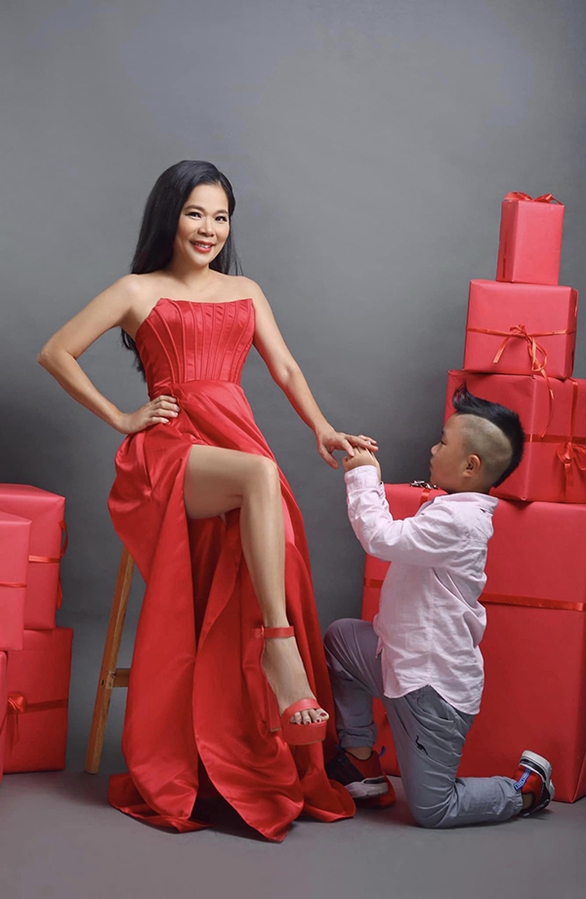 Ảnh vui sao Việt 13-12: Hòa Minzy làm ‘lực sĩ’ của con trai - Ảnh 9. Ảnh vui sao Việt 13-12: Hòa Minzy làm ‘lực sĩ’ của con trai - Ảnh 9.