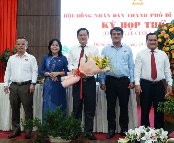 Thượng tá công an làm chủ tịch UBND thành phố Dĩ An, Bình Dương - Ảnh 1. Thượng tá công an làm chủ tịch UBND thành phố Dĩ An, Bình Dương - Ảnh 1.