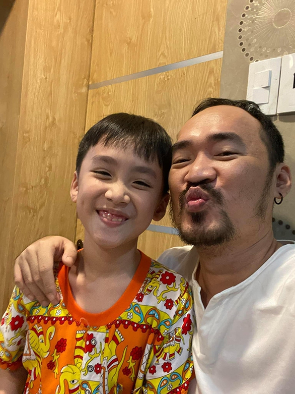 Ảnh vui sao Việt 14-12: Tiến Luật cầu con trai lớn để thấu hiểu ‘nỗi khổ đàn ông’ - Ảnh 1. Ảnh vui sao Việt 14-12: Tiến Luật cầu con trai lớn để thấu hiểu ‘nỗi khổ đàn ông’ - Ảnh 1.