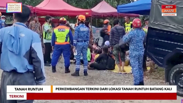 12 người chết, 22 người mất tích vì sạt lở đất ở Malaysia - Ảnh 1.