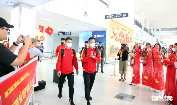 Đội tuyển Việt Nam đã đến Lào, sẵn sàng AFF Cup 2022 - Ảnh 7.