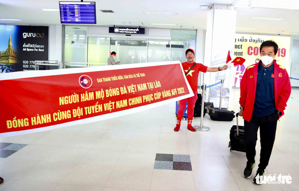 Đội tuyển Việt Nam đã đến Lào, sẵn sàng AFF Cup 2022 - Ảnh 2.