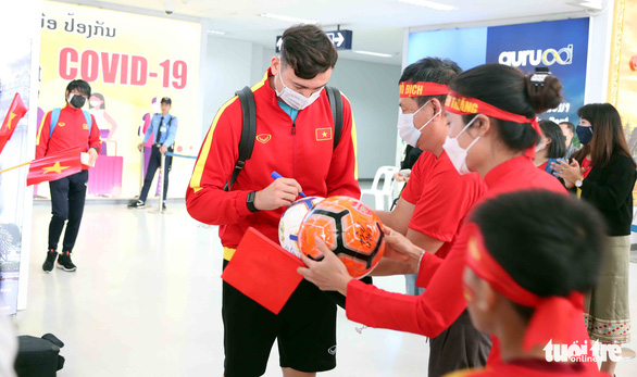 Đội tuyển Việt Nam đã đến Lào, sẵn sàng AFF Cup 2022 - Ảnh 5.