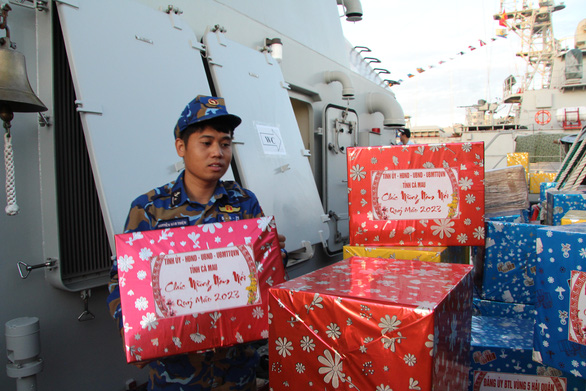 Sẵn sàng mang quà Tết đến các chiến sĩ Vùng 5 hải quân làm nhiệm vụ ở đảo xa Tây Nam - Ảnh 2.