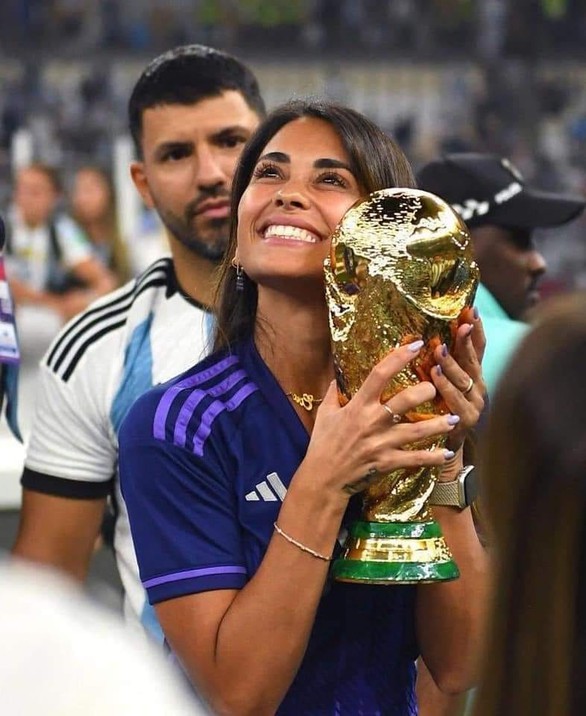 Loạt ảnh chứng minh streamer Kun Aguero là bậc thầy ăn ké tuyển Argentina! - Ảnh 7. Loạt ảnh chứng minh streamer Kun Aguero là bậc thầy ăn ké tuyển Argentina! - Ảnh 7.