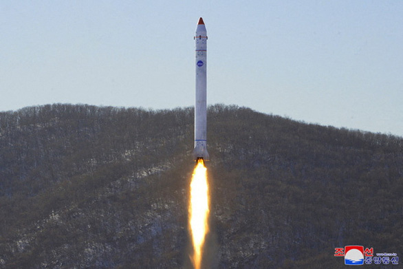 Tin tức thế giới 19-12: Triều Tiên thử vệ tinh do thám mới; Giáo hoàng ký sẵn giấy từ chức - Ảnh 1.