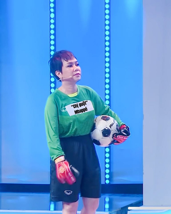 Ảnh vui sao Việt 19-12: Mỹ Tâm ăn mừng chiến thắng cùng Lionel Messi - Ảnh 2. Ảnh vui sao Việt 19-12: Mỹ Tâm ăn mừng chiến thắng cùng Lionel Messi - Ảnh 2.