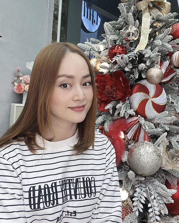 Ảnh vui sao Việt 2-12: Con gái Quyền Linh đoạt giải nhất cuộc thi vẽ tranh - Ảnh 7. Ảnh vui sao Việt 2-12: Con gái Quyền Linh đoạt giải nhất cuộc thi vẽ tranh - Ảnh 7.